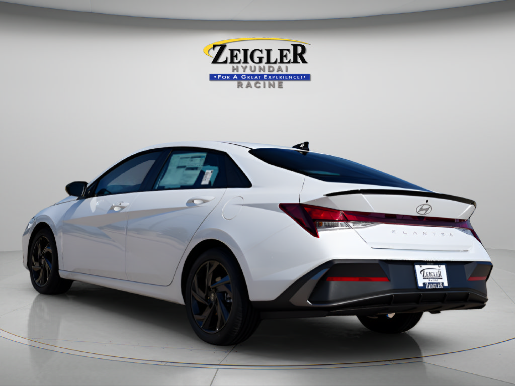 New 2026 Hyundai Elantra SEL Sport FWD image 5
