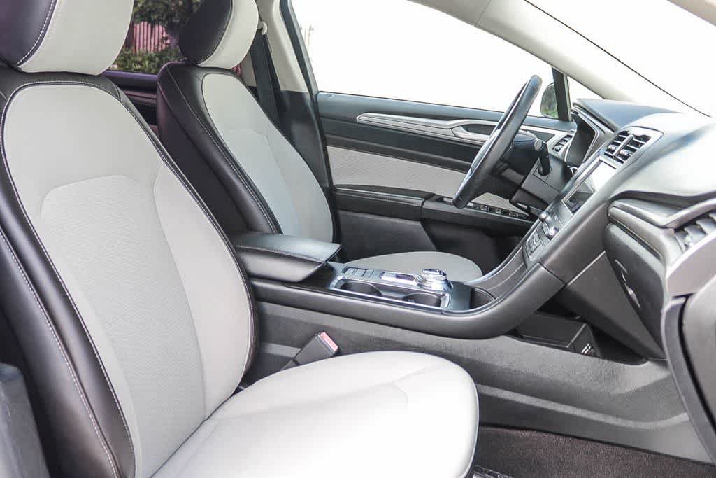 Used 2020 Ford Fusion SE w/ Equipment Group 151A FWD image 15