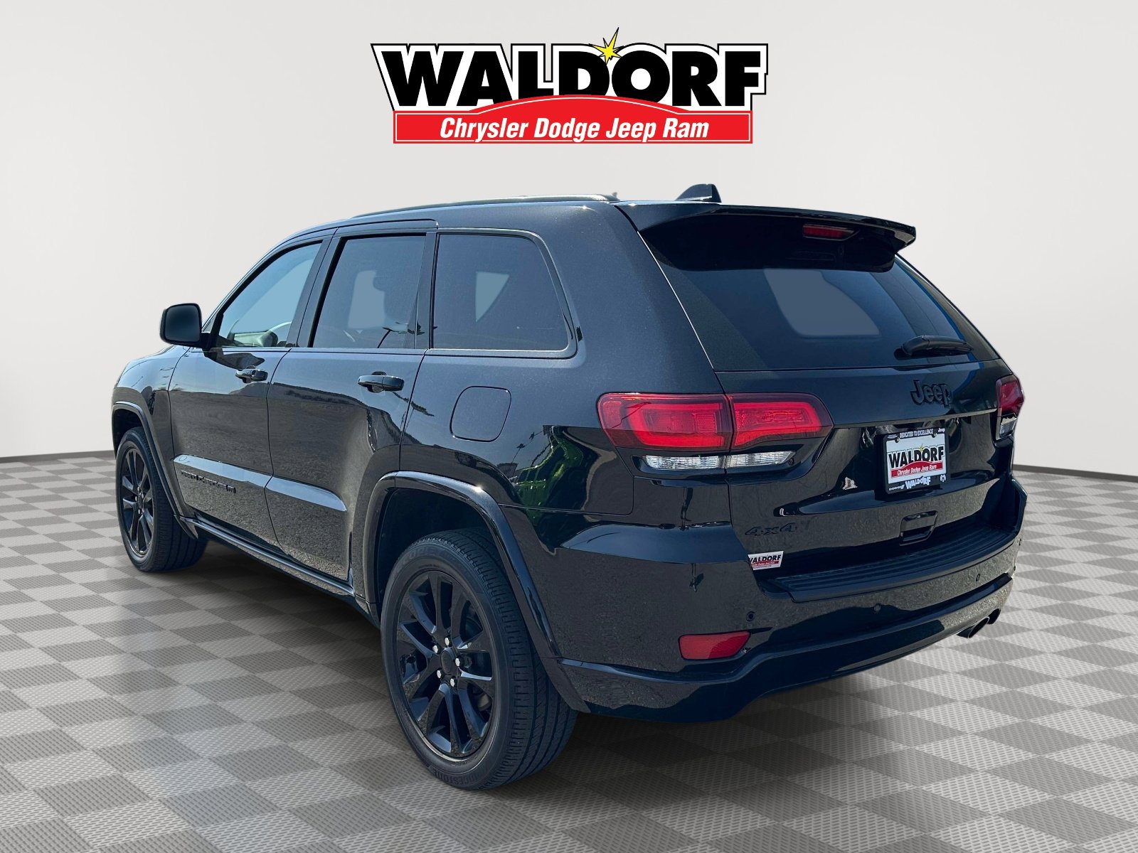 Used 2022 Jeep Grand Cherokee Laredo X image 4