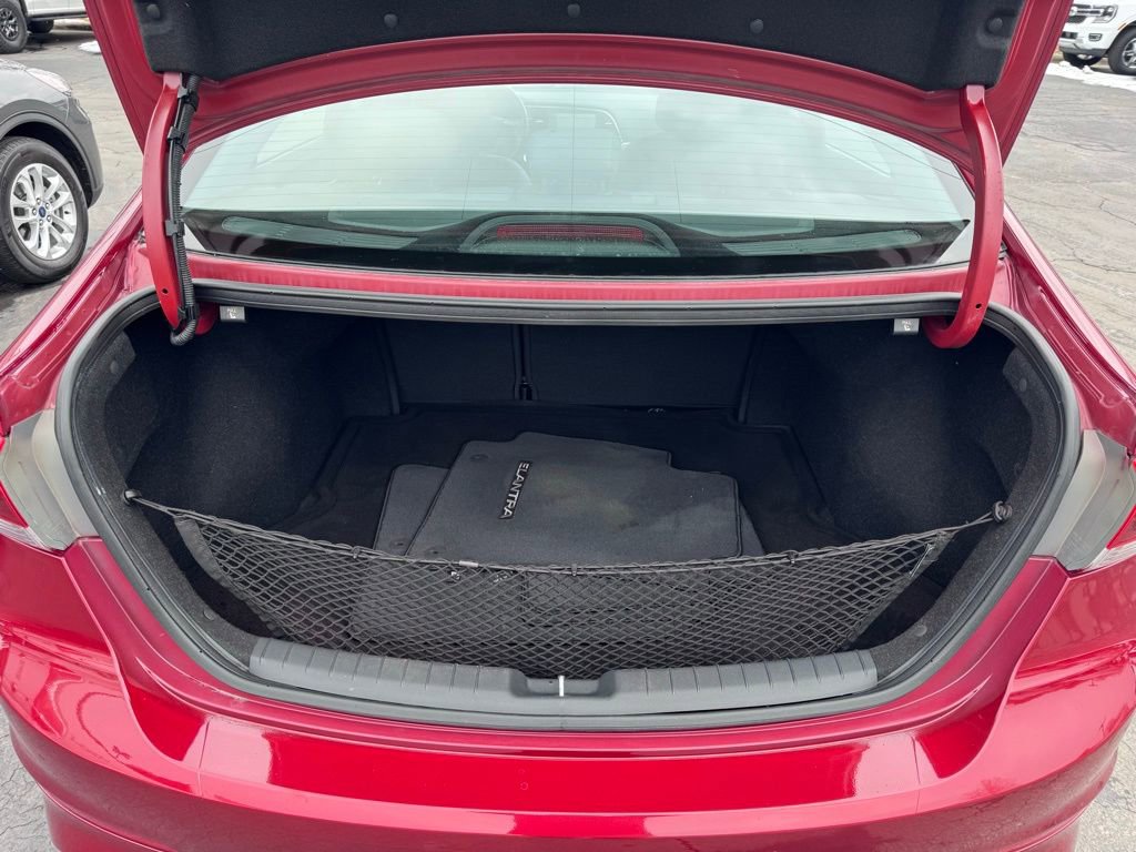 Used 2017 Hyundai Elantra Limited w/ Limited Tech Package 04 image 39