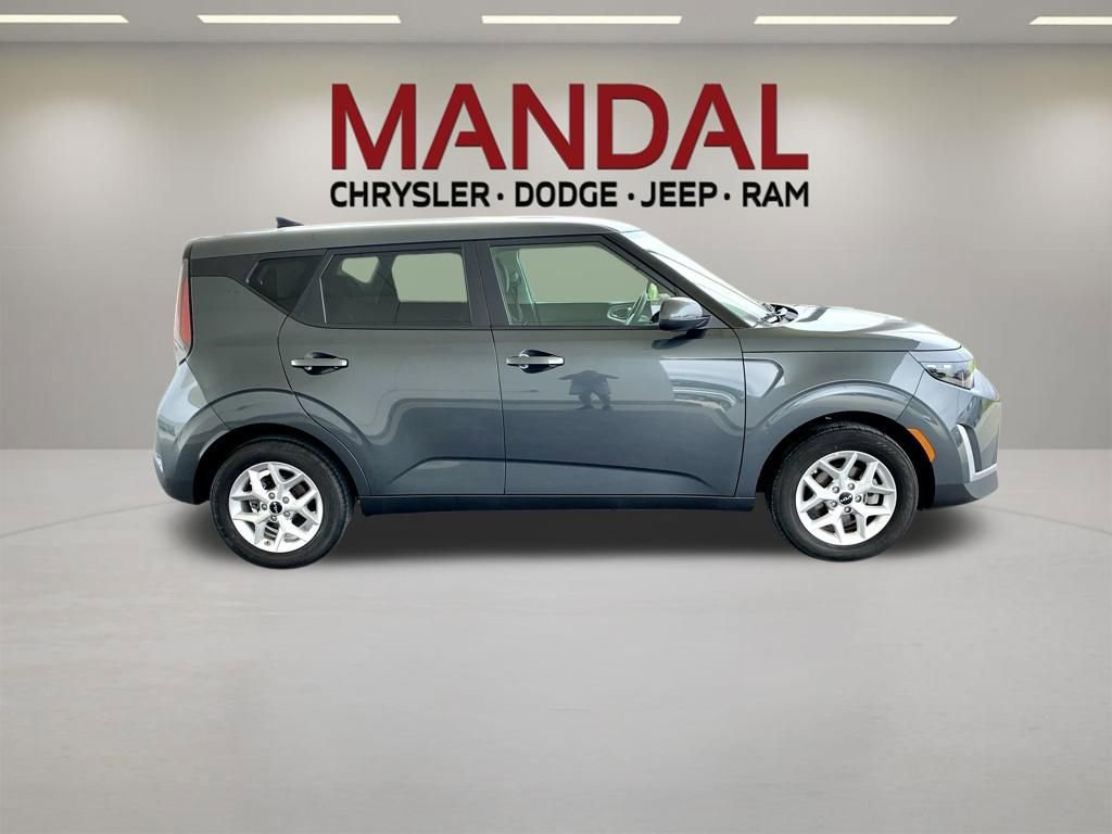 Used 2025 Kia Soul LX FWD image 5