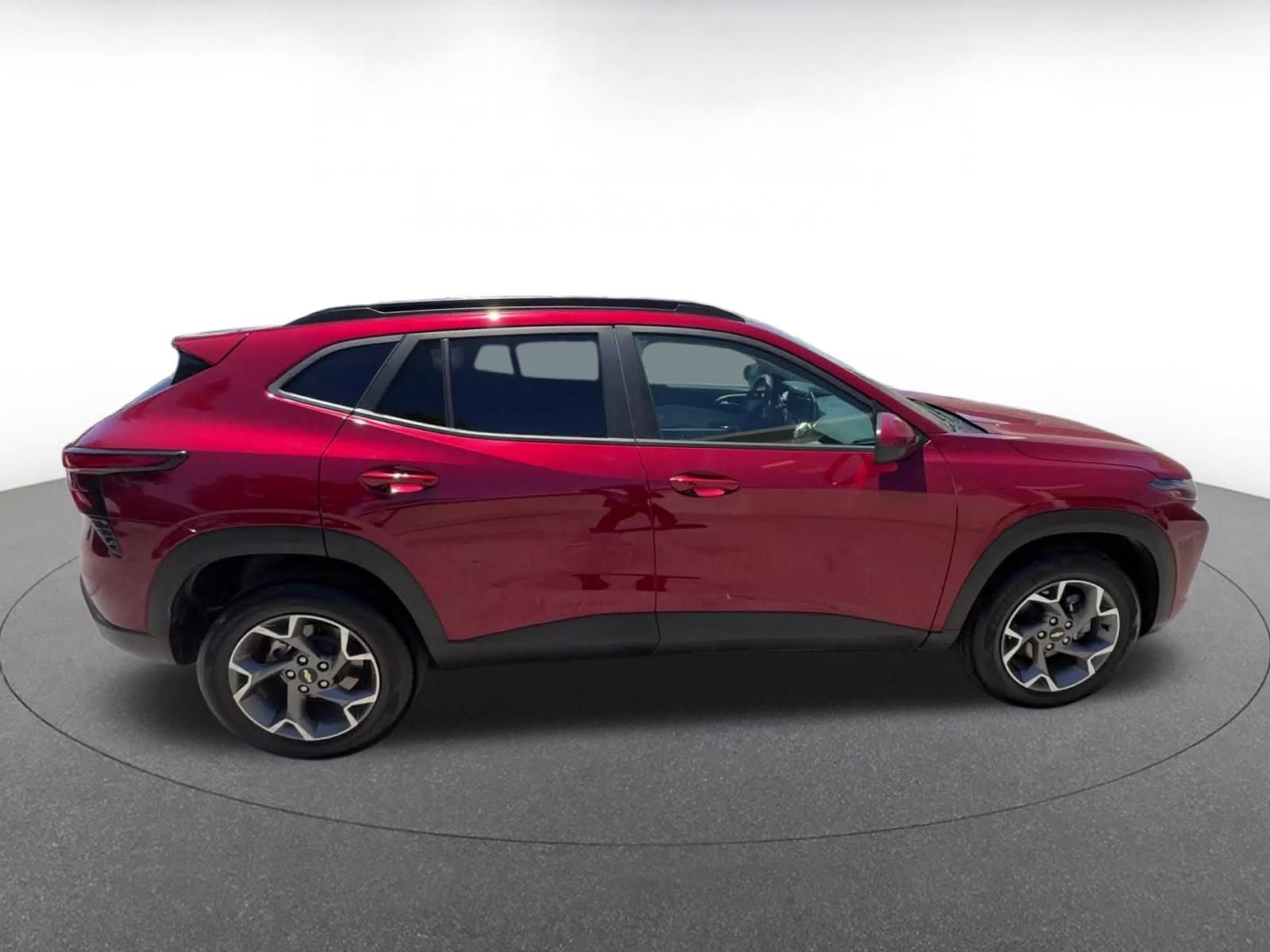 Used 2025 Chevrolet Trax LT FWD image 15
