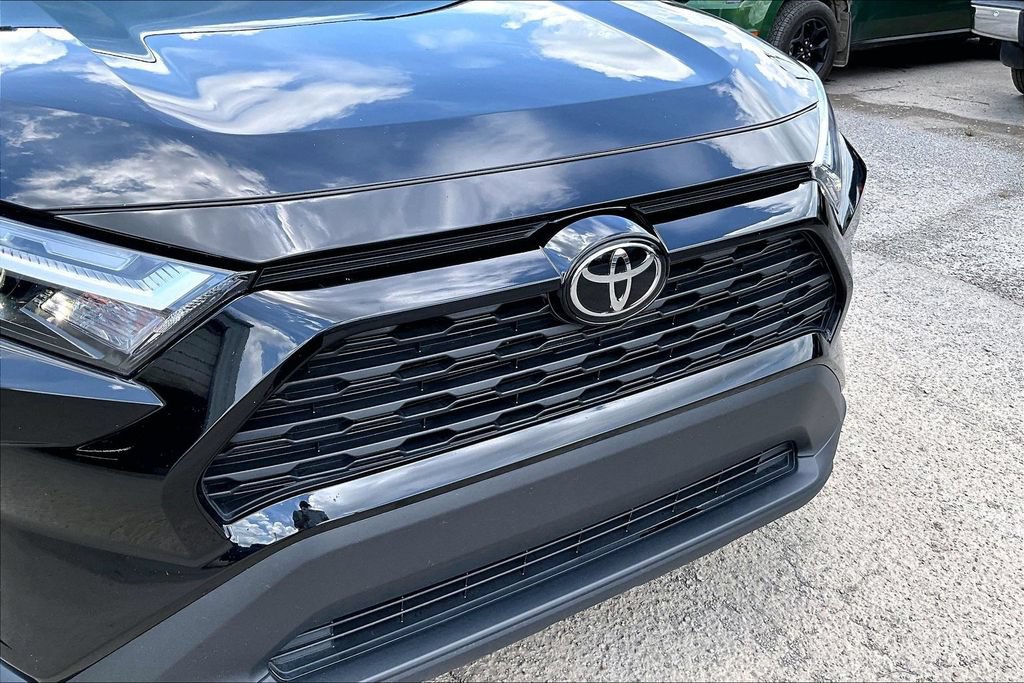 Used 2025 Toyota RAV4 XLE AWD/4WD image 23