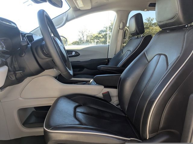 Used 2024 Chrysler Pacifica Limited image 27