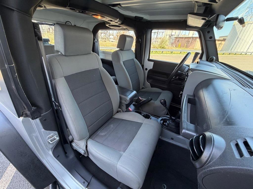 Used 2009 Jeep Wrangler X image 12