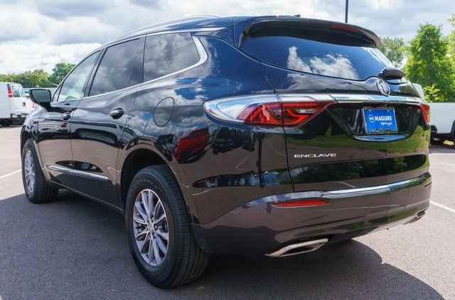Used 2023 Buick Enclave Essence image 8