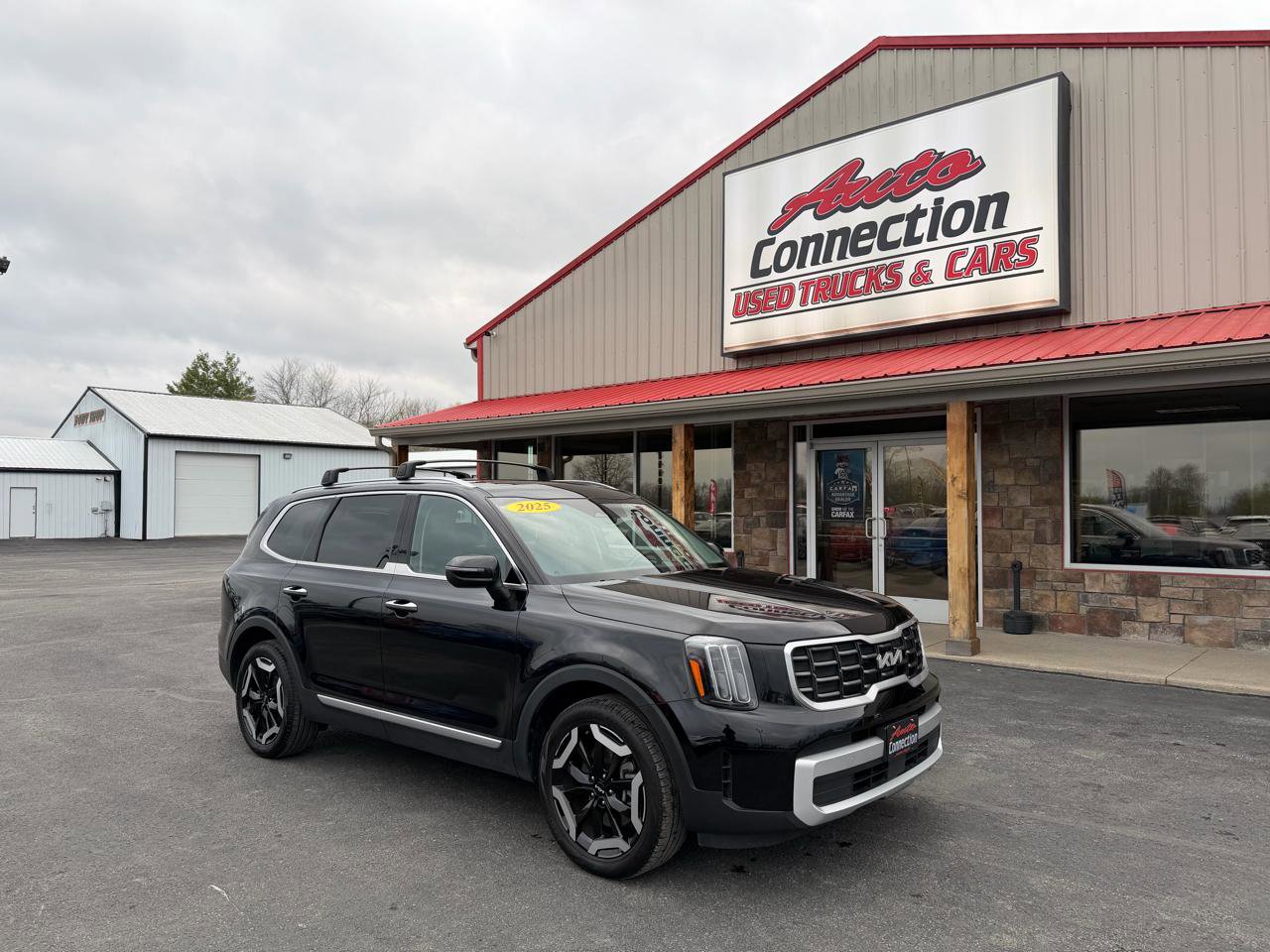 Used 2025 Kia Telluride S AWD/4WD image 1