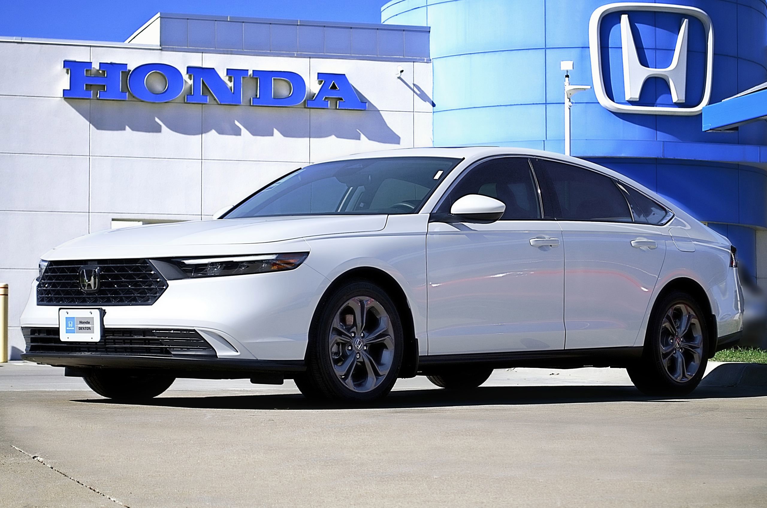 Used 2023 Honda Accord EX image 1