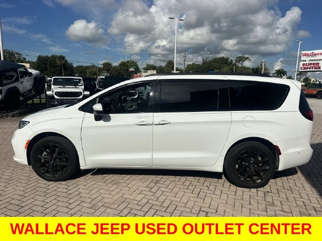 Used 2023 Chrysler Pacifica Touring-L w/ S Appearance Package AWD/4WD image 9