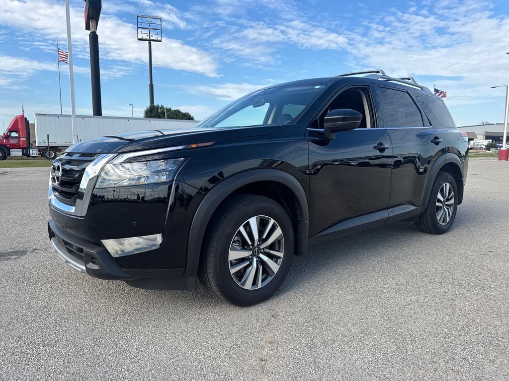 Used 2025 Nissan Pathfinder SL w/ Cargo Package FWD video 2
