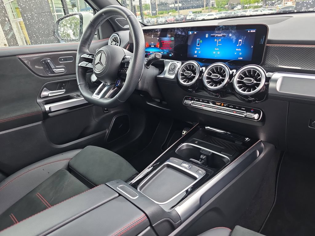 Used 2025 Mercedes-Benz GLB 35 AMG 4MATIC image 18