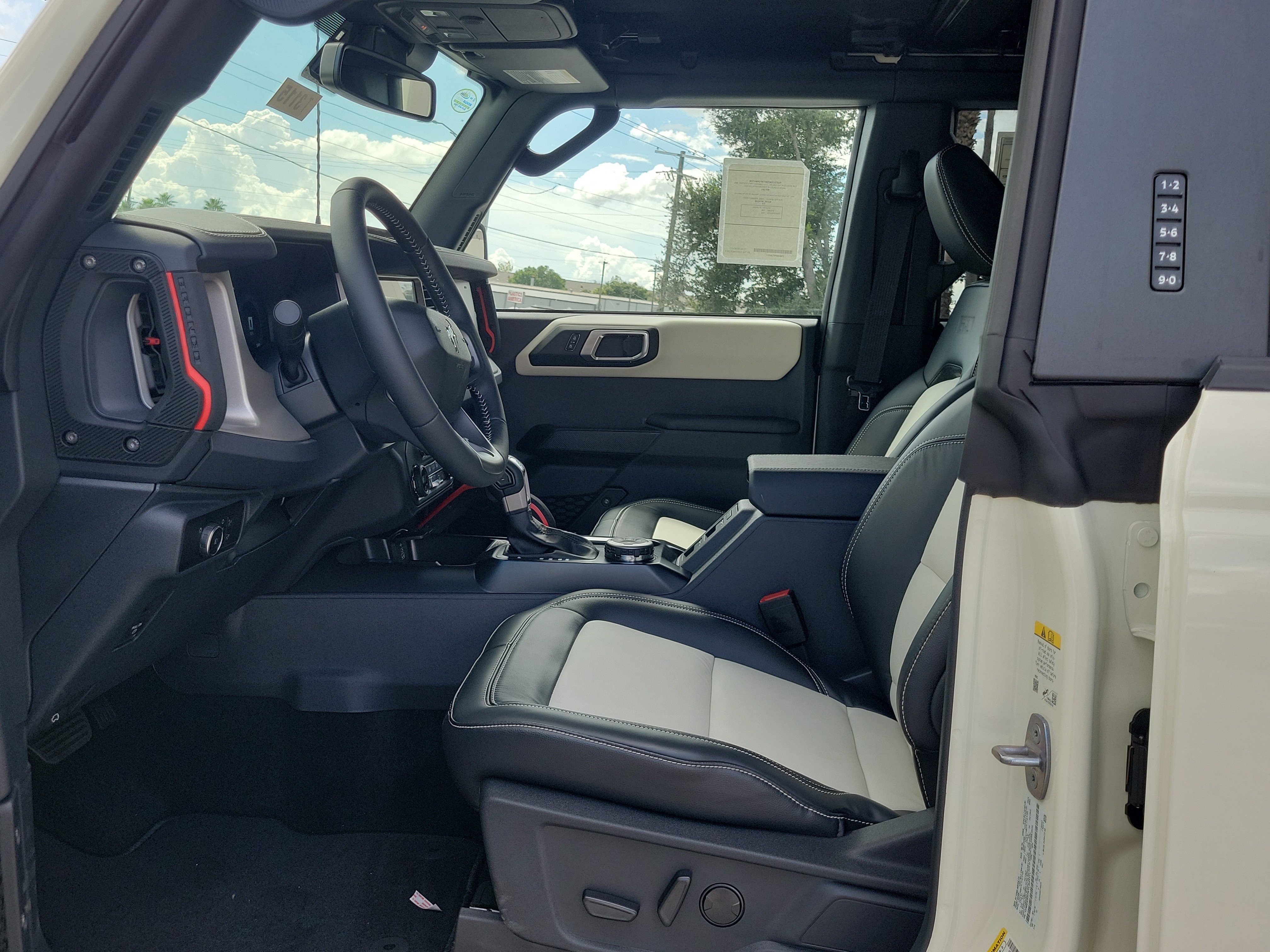 New 2026 Ford Bronco Outer Banks w/ Sasquatch Package AWD/4WD image 17