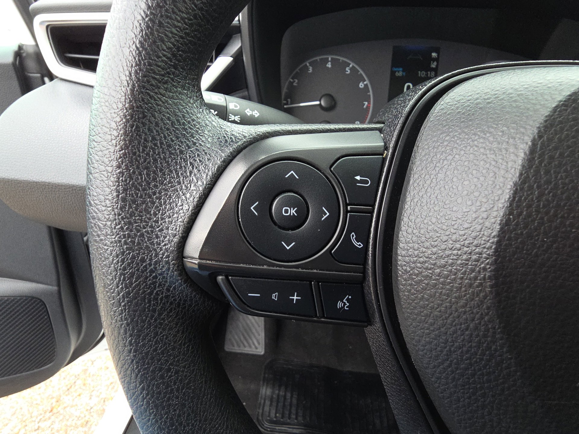 Used 2024 Toyota Corolla LE image 18