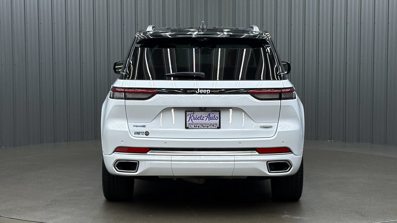 Used 2023 Jeep Grand Cherokee Summit AWD/4WD image 4