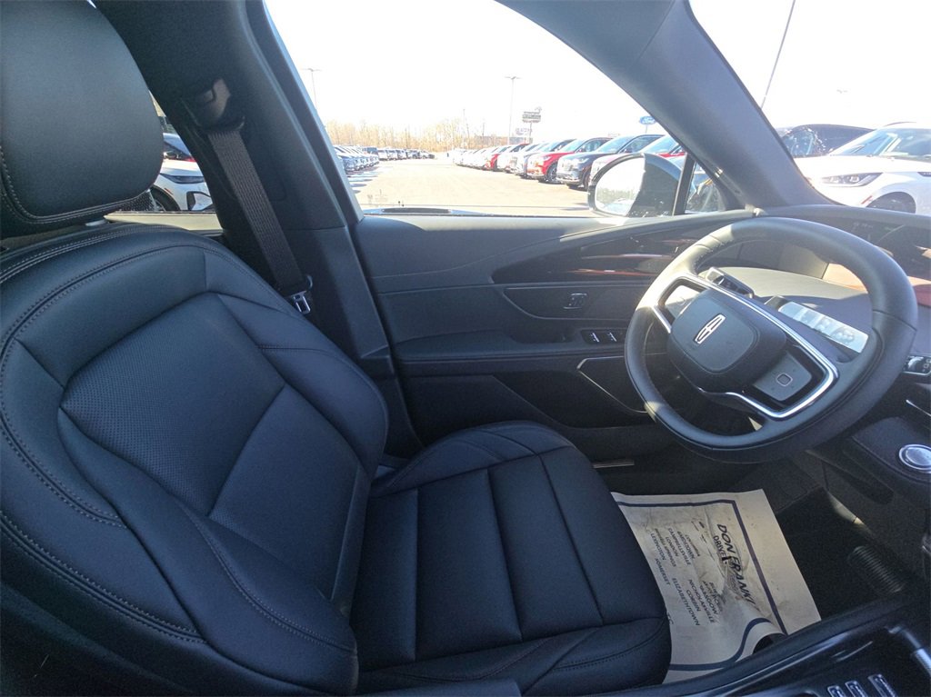 New 2025 Lincoln Nautilus Premier w/ Equipment Group 102A image 15