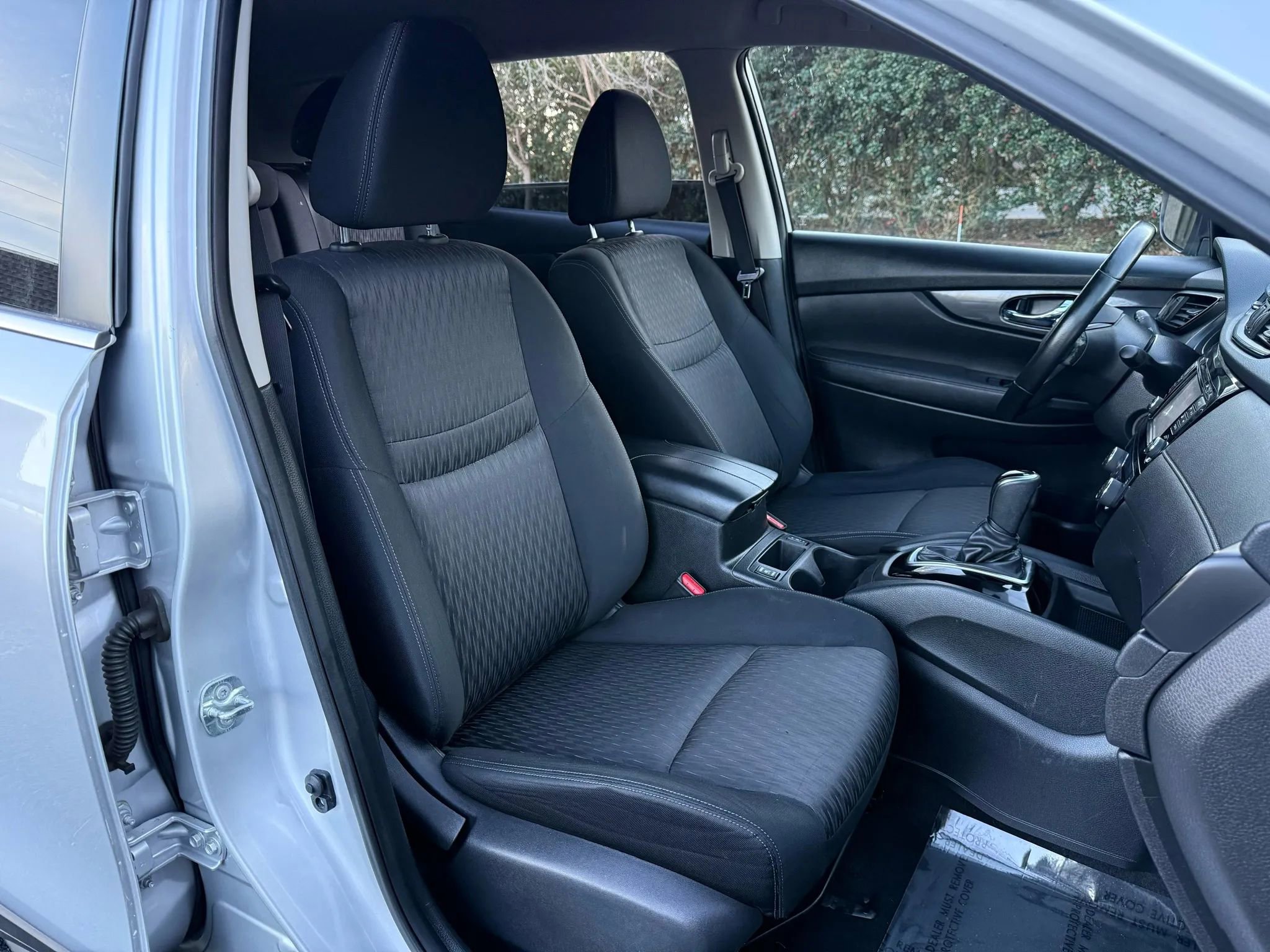 Used 2017 Nissan Rogue SV w/ SV Premium Package image 34