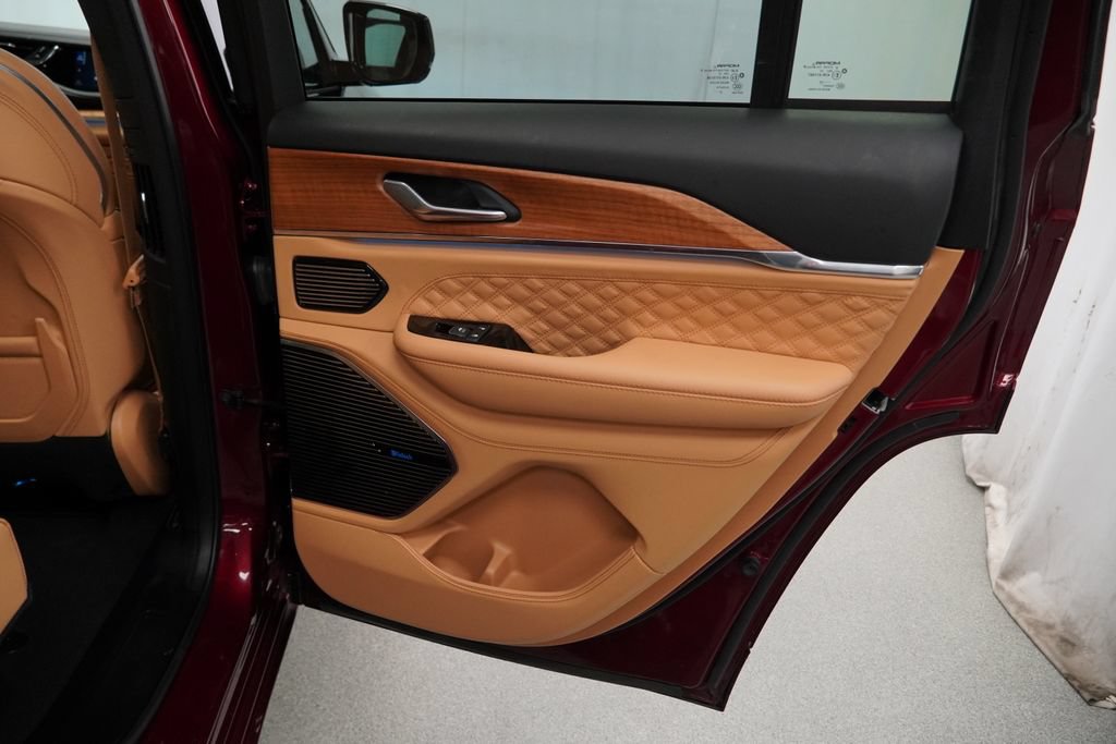 Certified 2025 Jeep Grand Cherokee Summit AWD/4WD image 45