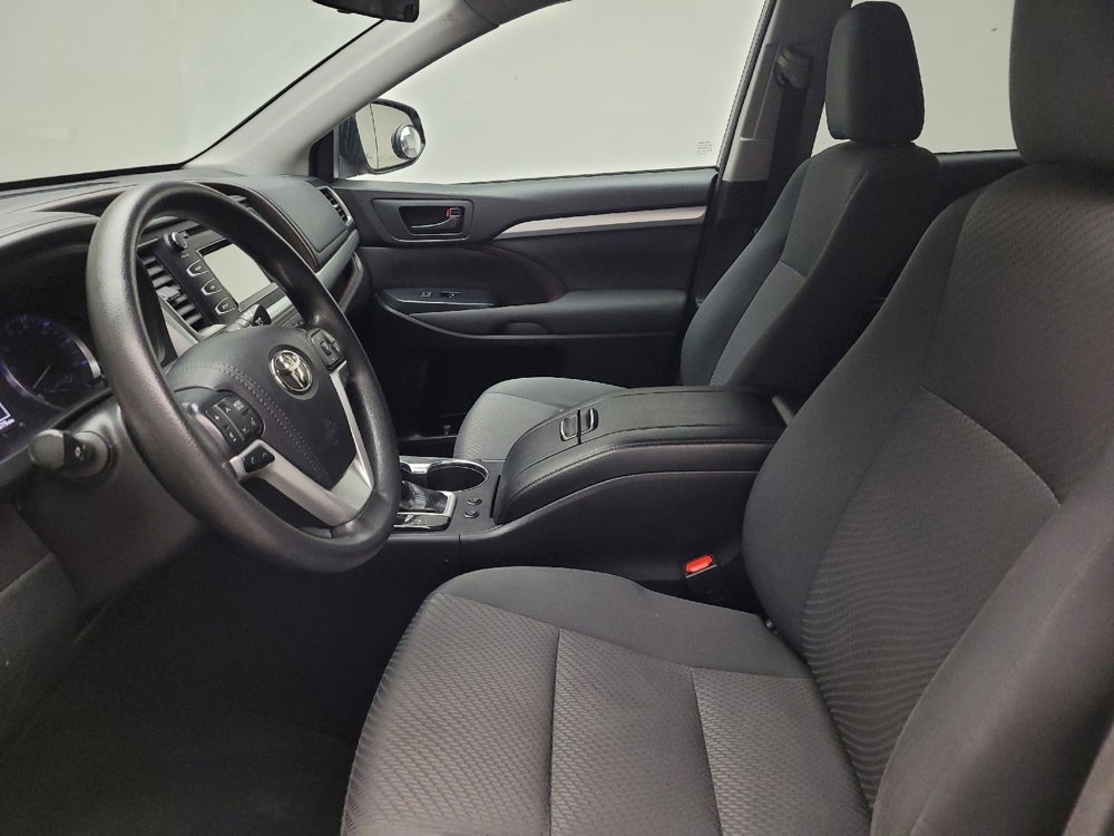 Used 2018 Toyota Highlander LE image 17