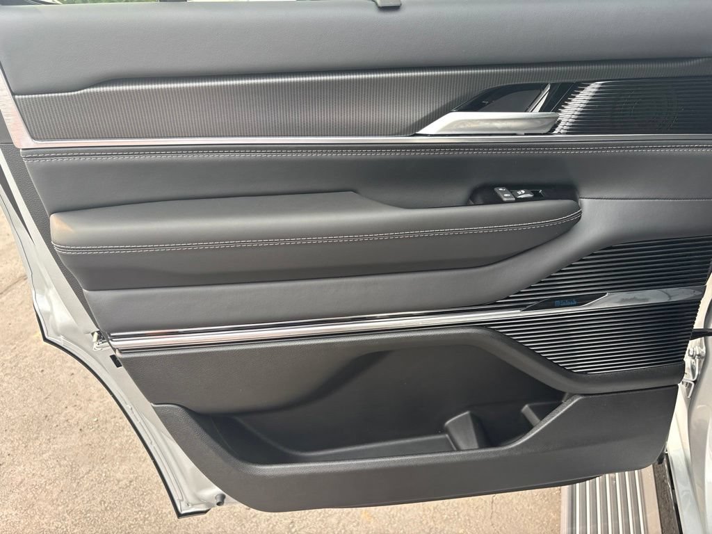 New 2026 Jeep Grand Wagoneer Summit AWD/4WD image 31