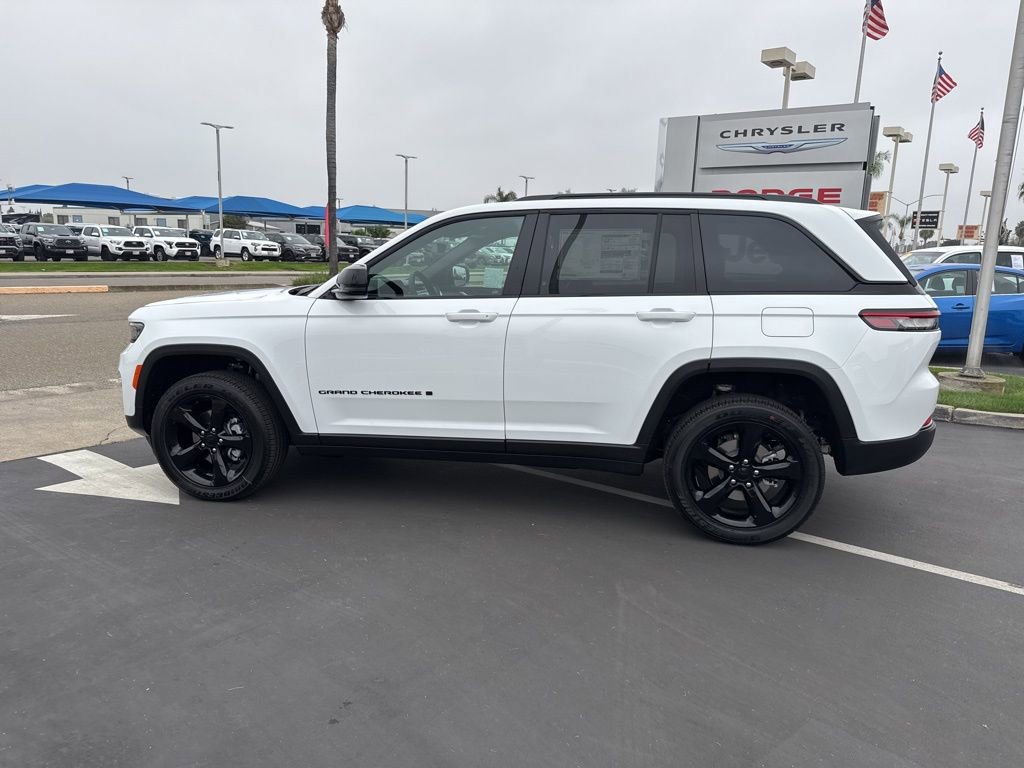 New 2025 Jeep Grand Cherokee Altitude AWD/4WD image 11