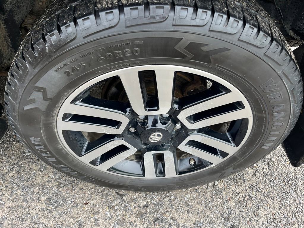 Used 2016 Toyota 4Runner Limited image 9