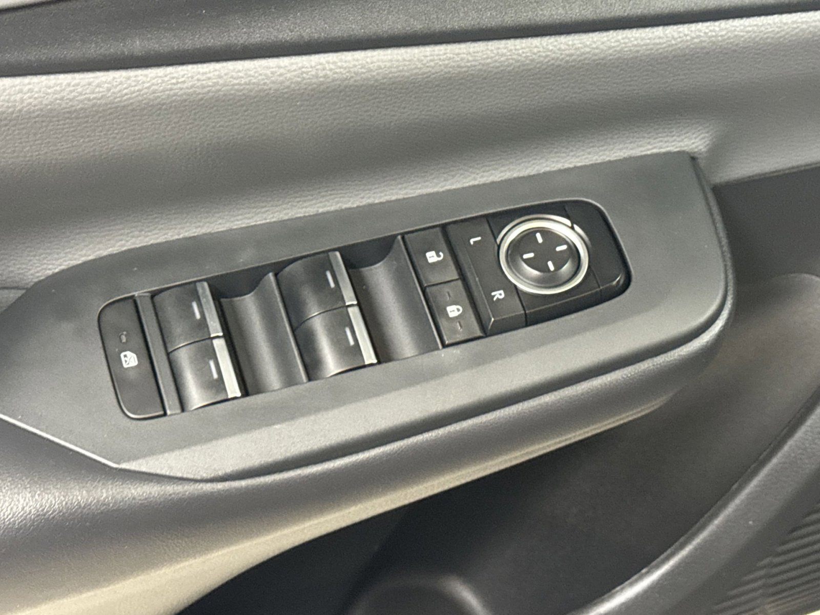 Used 2024 Toyota Prius XLE image 19