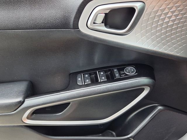 Used 2023 Kia Soul S image 30