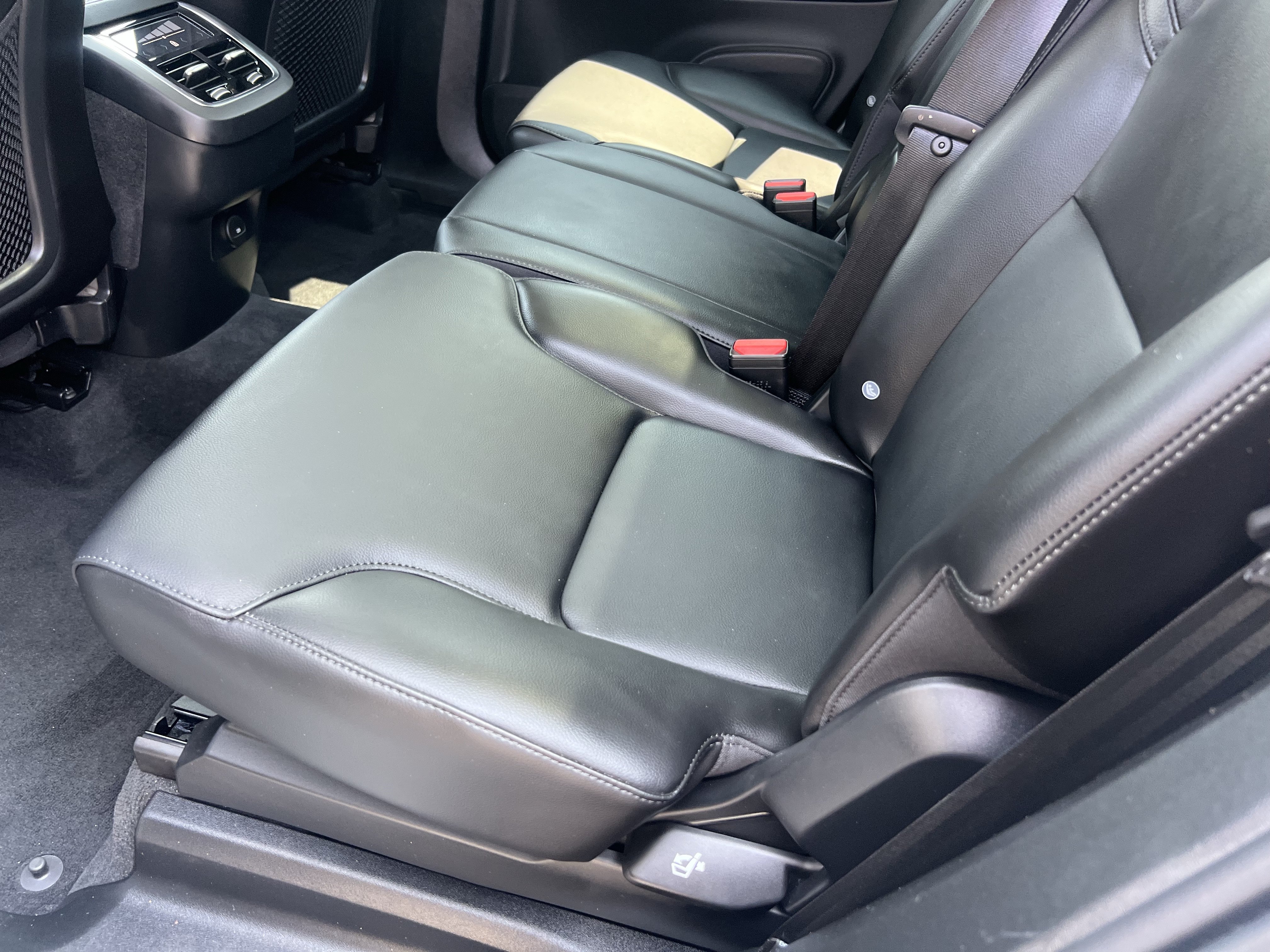 Used 2025 Volvo XC90 B5 Core AWD/4WD image 32