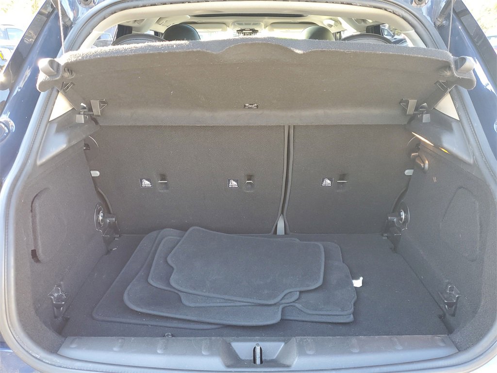 Used 2017 MINI Cooper 4-Door Hardtop image 8