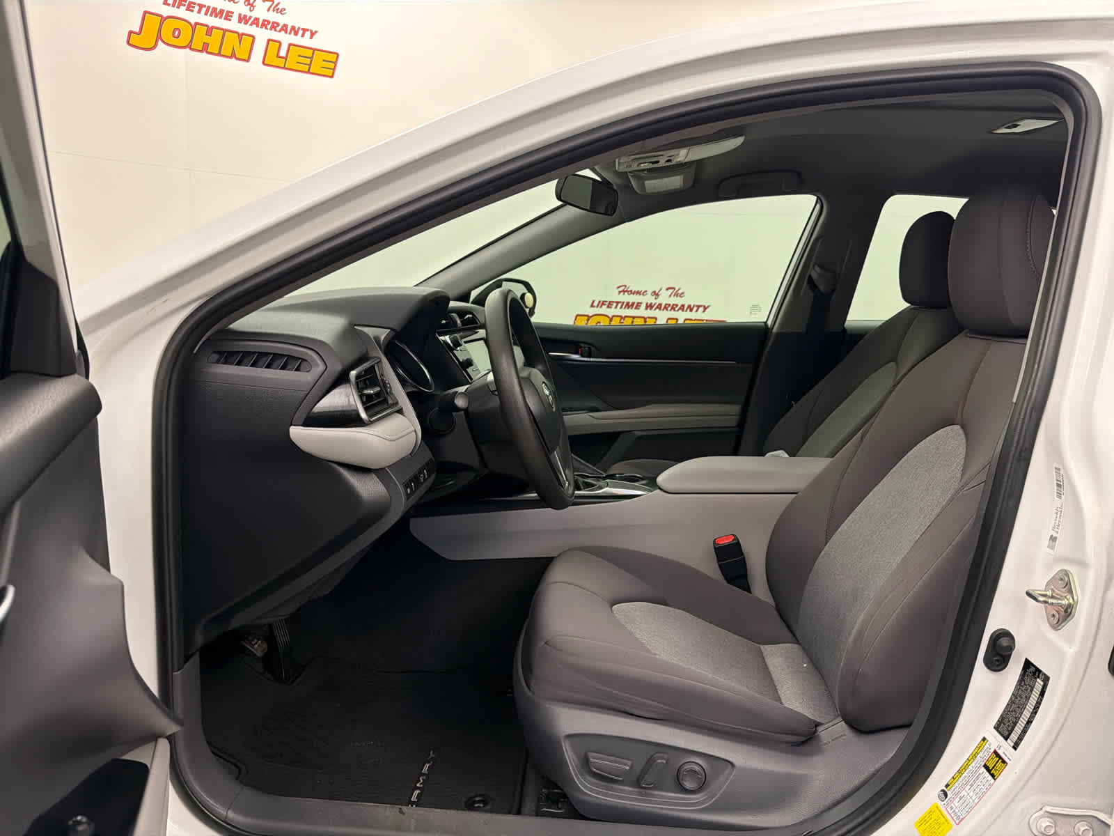 Used 2019 Toyota Camry LE FWD image 14