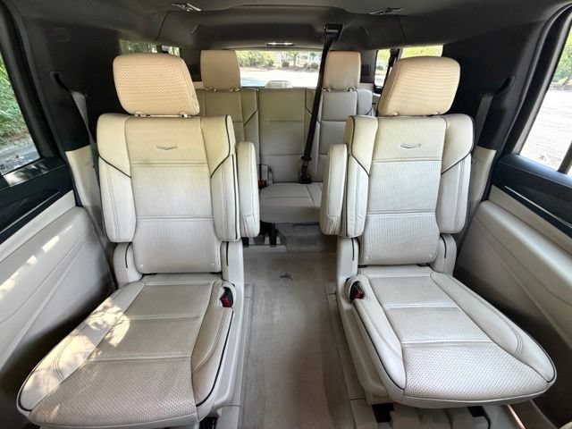 Used 2023 Cadillac Escalade ESV Premium Luxury AWD/4WD image 31