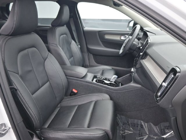 Used 2024 Volvo XC40 B5 Plus AWD/4WD image 31