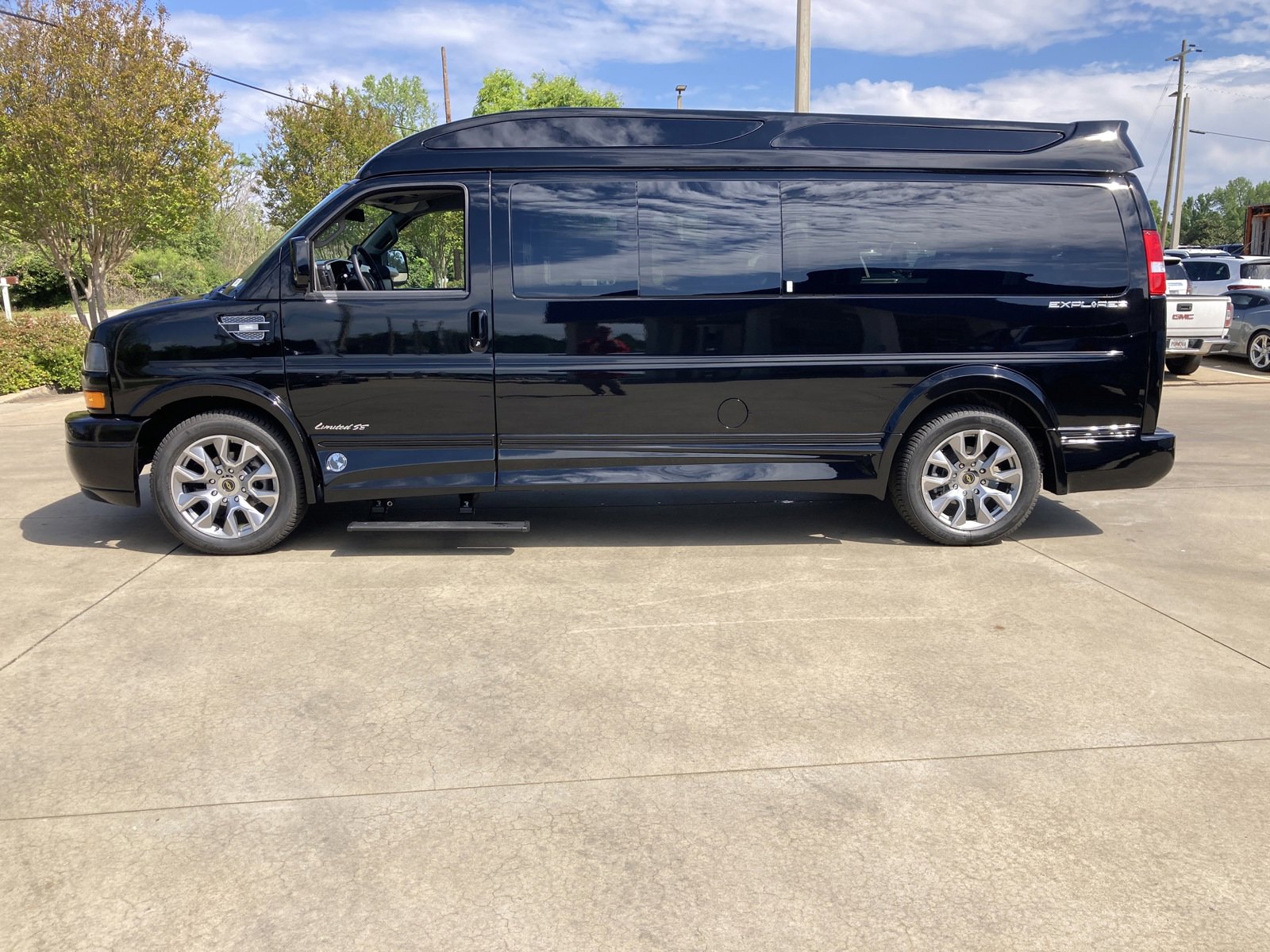 New 2026 Chevrolet Express 2500 Extended w/ Driver Convenience Package image 9