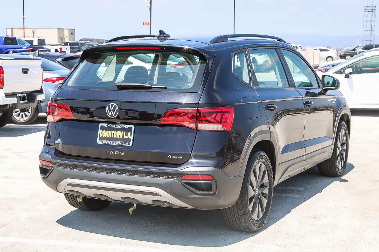 Used 2022 Volkswagen Taos S image 6