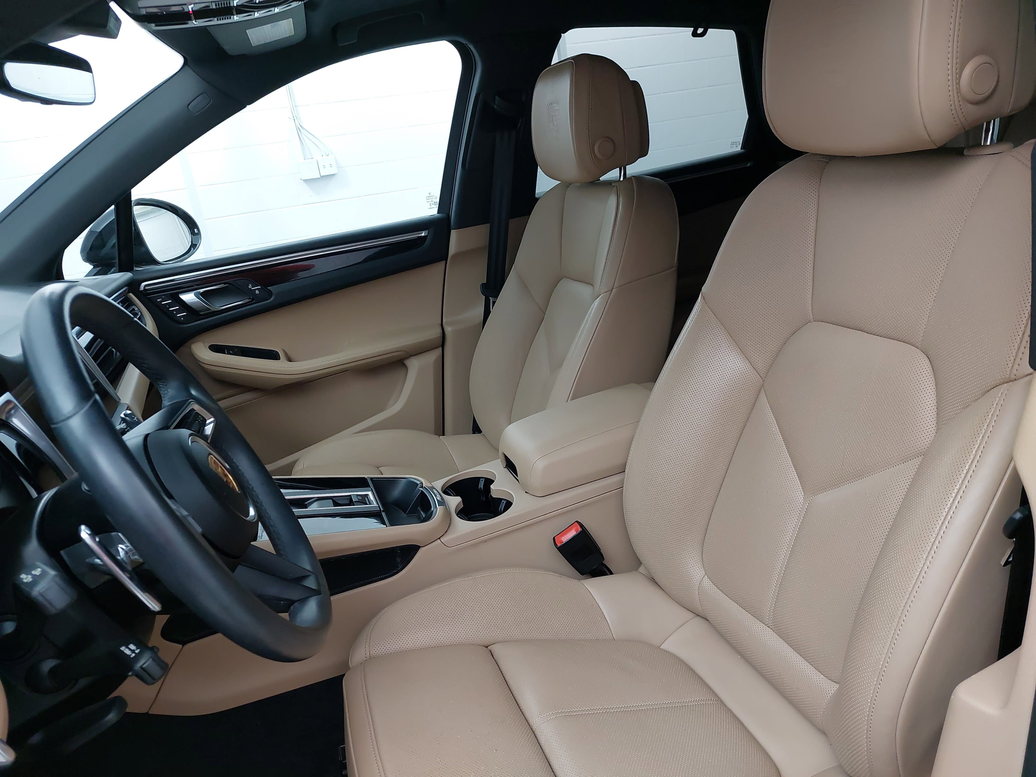 Certified 2023 Porsche Macan AWD/4WD image 17