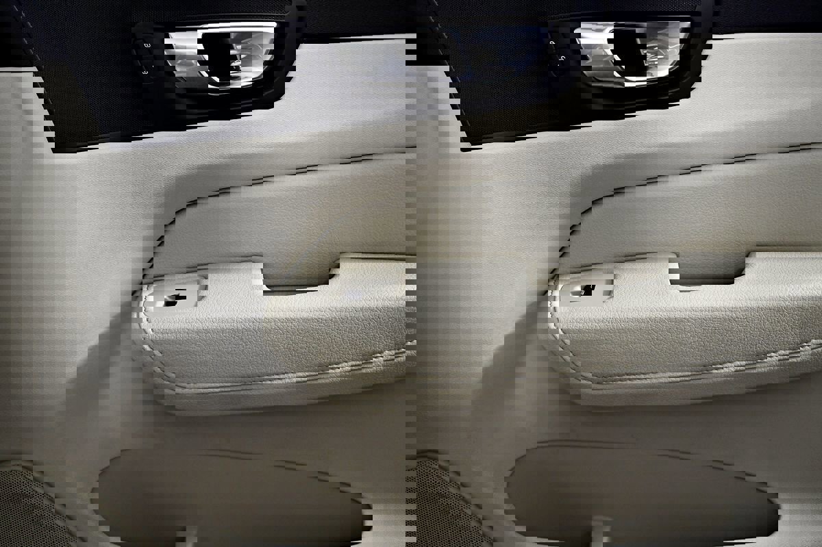 Used 2022 Volvo XC60 B5 Momentum image 39