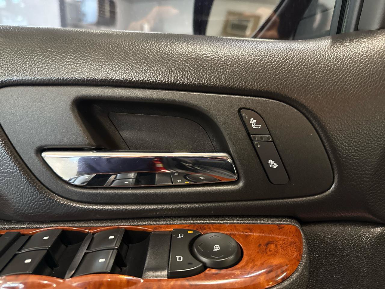 Used 2012 Chevrolet Avalanche LT AWD/4WD image 30