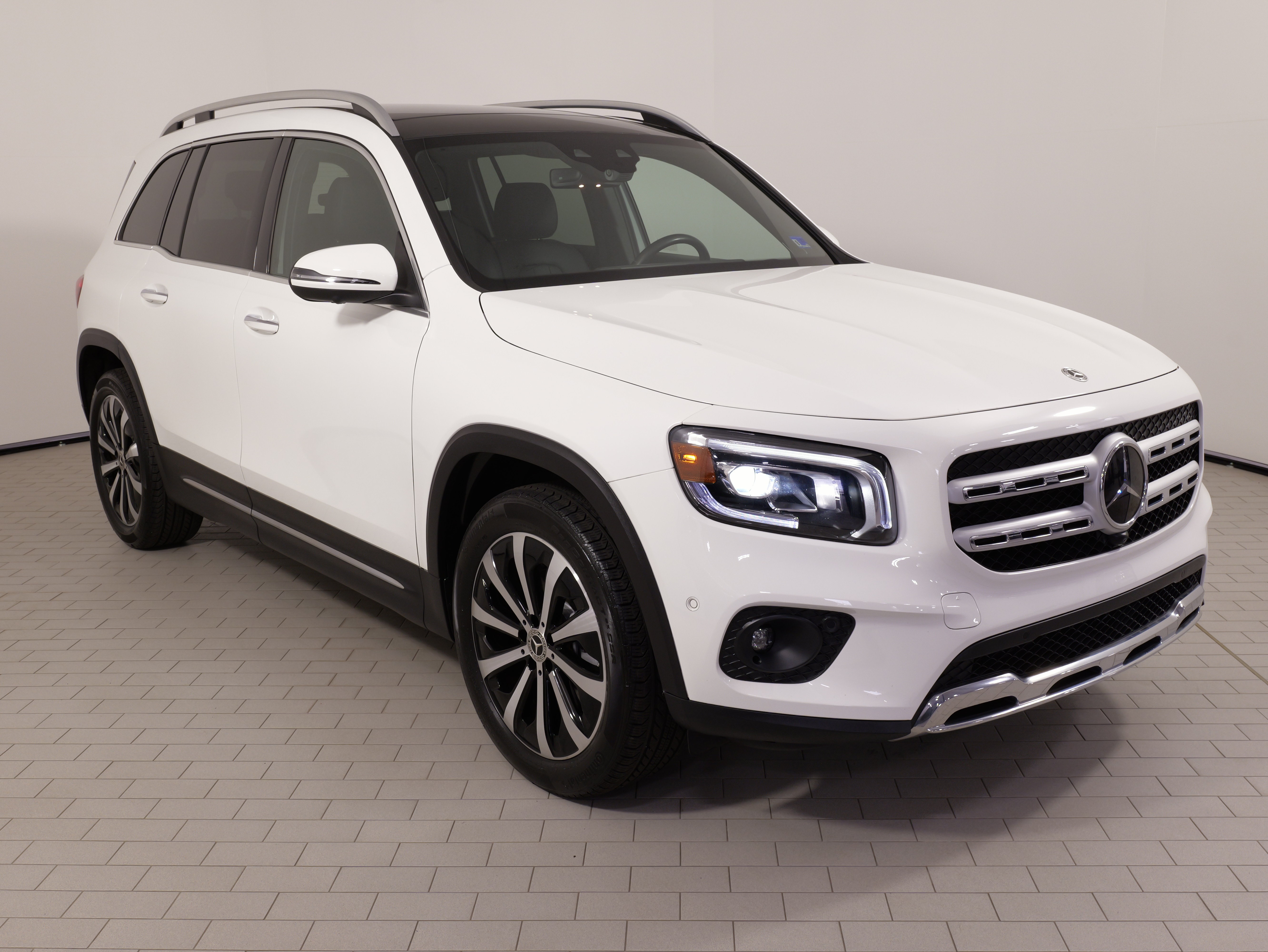 Used 2022 Mercedes-Benz GLB 250 4MATIC image 6