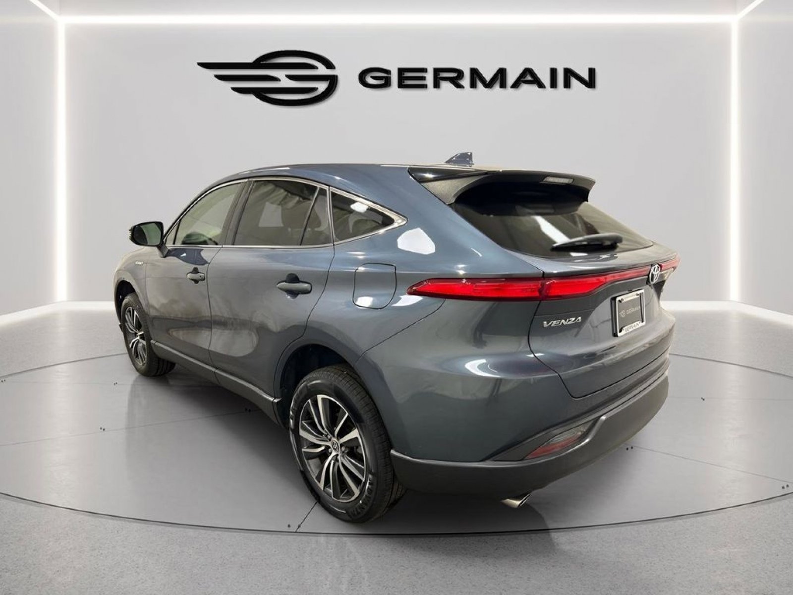 Used 2021 Toyota Venza LE AWD/4WD image 5
