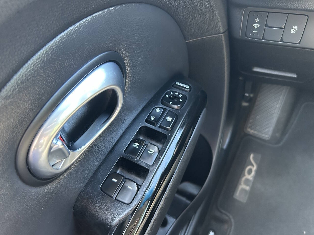 Used 2014 Kia Soul ! FWD image 15