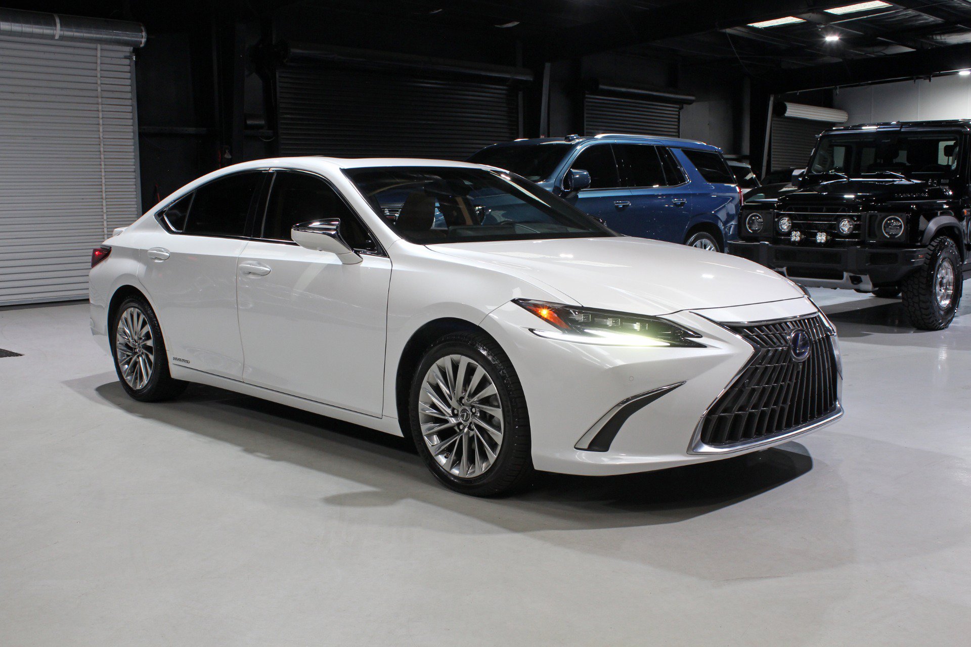 Used 2022 Lexus ES 300h Ultra Luxury w/ Accessory Package 2 FWD image 18