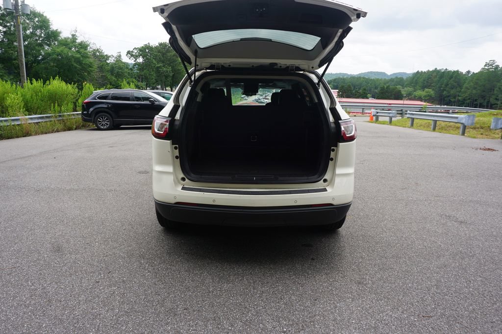 Used 2015 Chevrolet Traverse LT w/ LPO, 'HIT The Road' Package FWD image 18