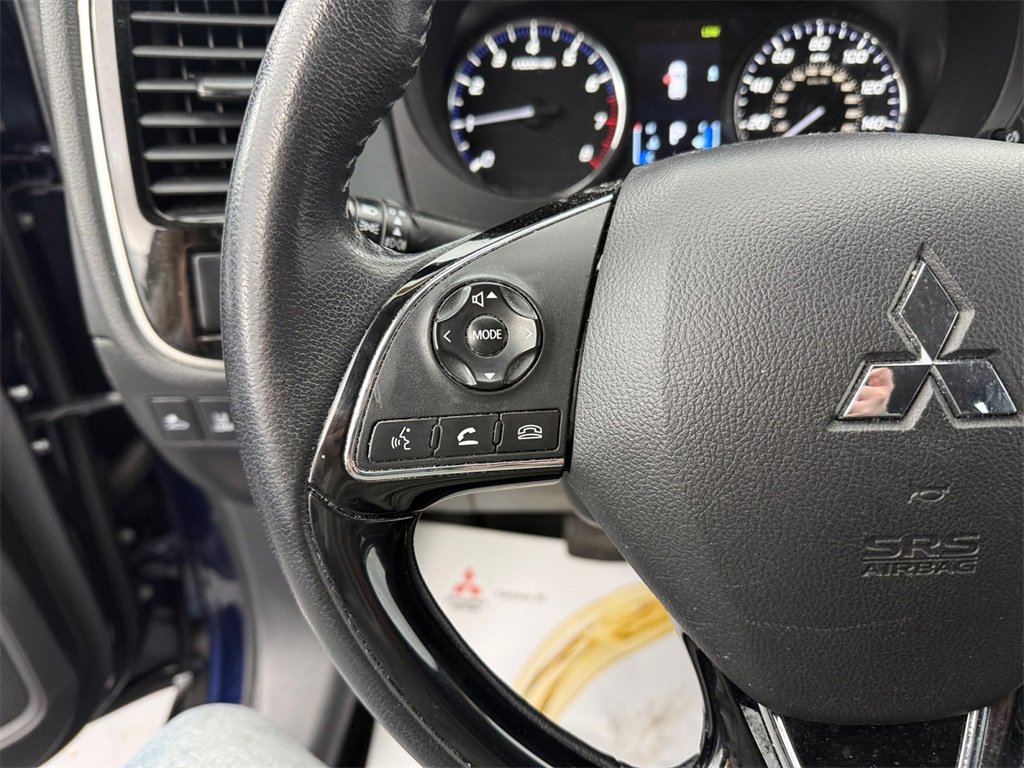 Used 2020 Mitsubishi Outlander SE image 32