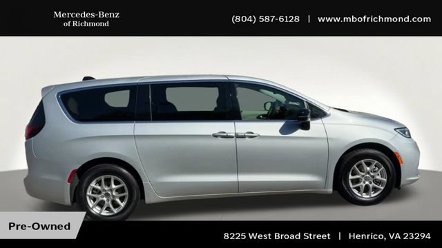 Used 2024 Chrysler Pacifica Touring-L FWD image 3
