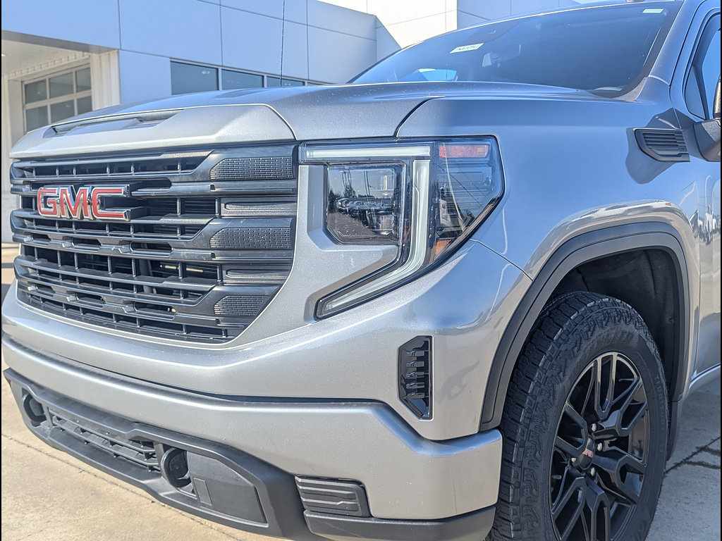 Used 2023 GMC Sierra 1500 Pro w/ Graphite Edition AWD/4WD image 11