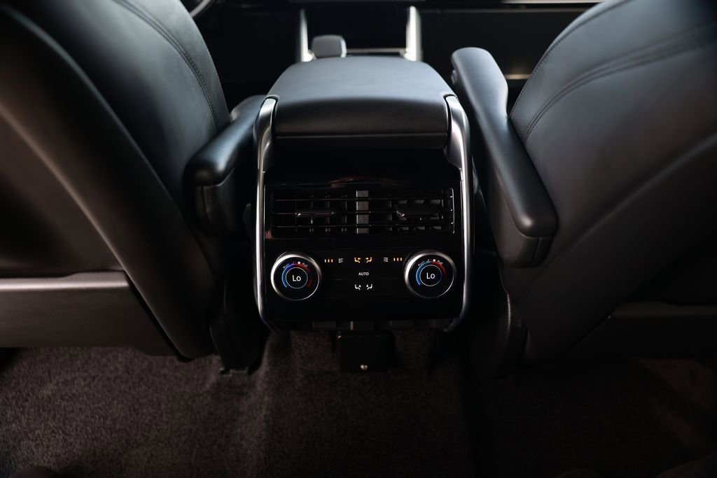 Used 2025 Land Rover Range Rover Long Wheelbase SE image 31