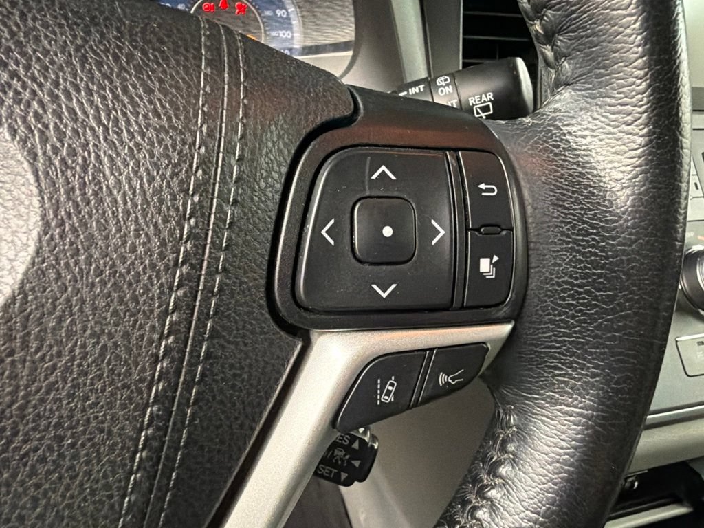 Used 2020 Toyota Sienna XLE Premium FWD image 18