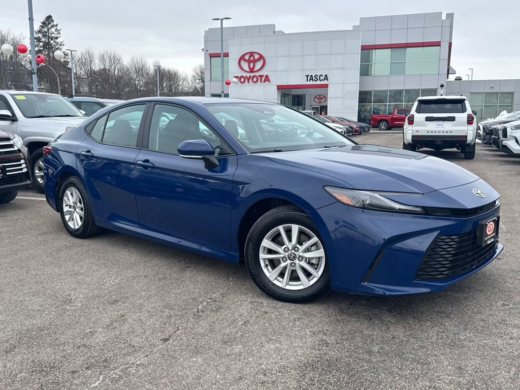 Used 2025 Toyota Camry XSE image 1