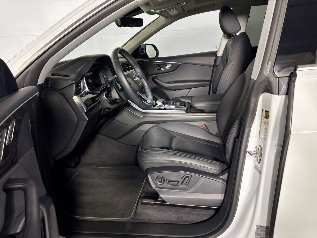 Used 2023 Audi Q8 Premium w/ Convenience Package AWD/4WD image 11