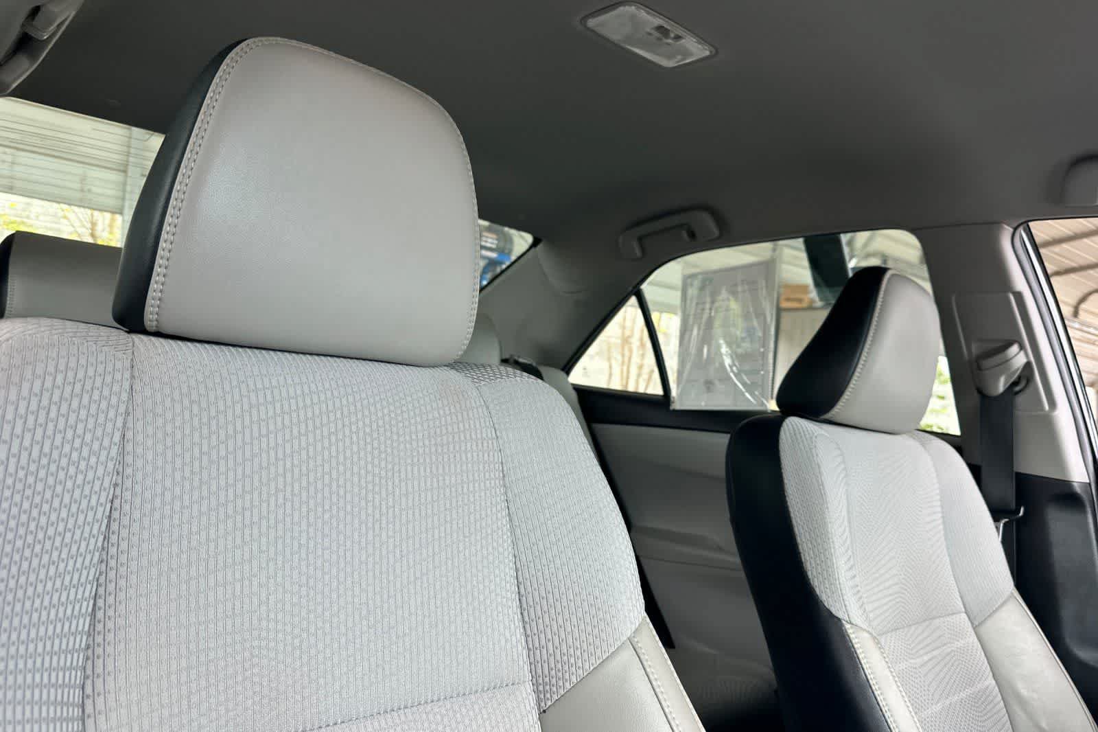 Used 2016 Toyota Camry SE FWD image 18